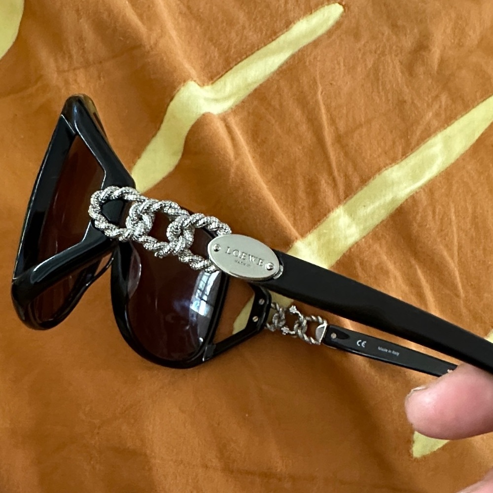 Loewe Black Oversized Sunglasses - Picture 2 of 8